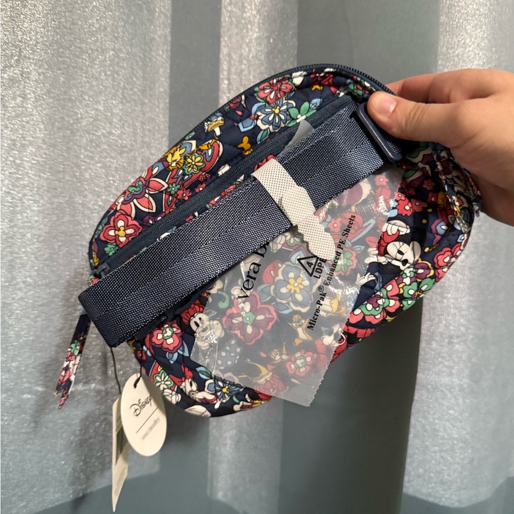 Disney Vera Bradley Mickey & Friends Large Crossbody Belt Bag - NEW WITH TAGS - Picture 4 of 5